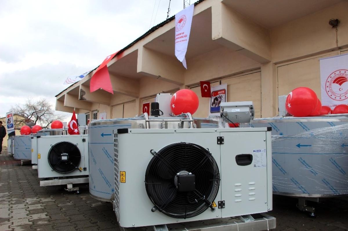 ProfiTurkiye's tweet photo. Bingöl’de 22 üreticiye otomatik süt soğutma tankı hibe edildi.
Haberin detayı👇

👉https://t.co/PAiiem6Ija

#çifçti #DAP #profitraktör #SütSığırcılığıGeliştirmeProjesi #tarım https://t.co/HgELYN1y0k