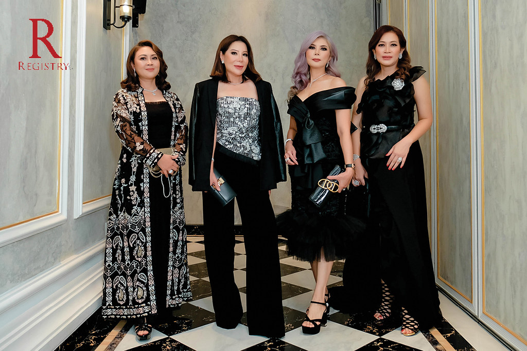 registry_e's tweet photo. Glitz and Glamour Mrs. Agnes Sutanto https://t.co/1mkVWTNvuD
#RegistryE #fashionstyle #fashion #jewellery #jewelrydesigner #socialite #influencer #highsocialites #highclass #lifestyle #luxurylifestyle #elegance
#Aprilia #Moeldoko #ProudOfJungkook #asahi #treasure #Muntari #BTS https://t.co/LYrGz0ivny
