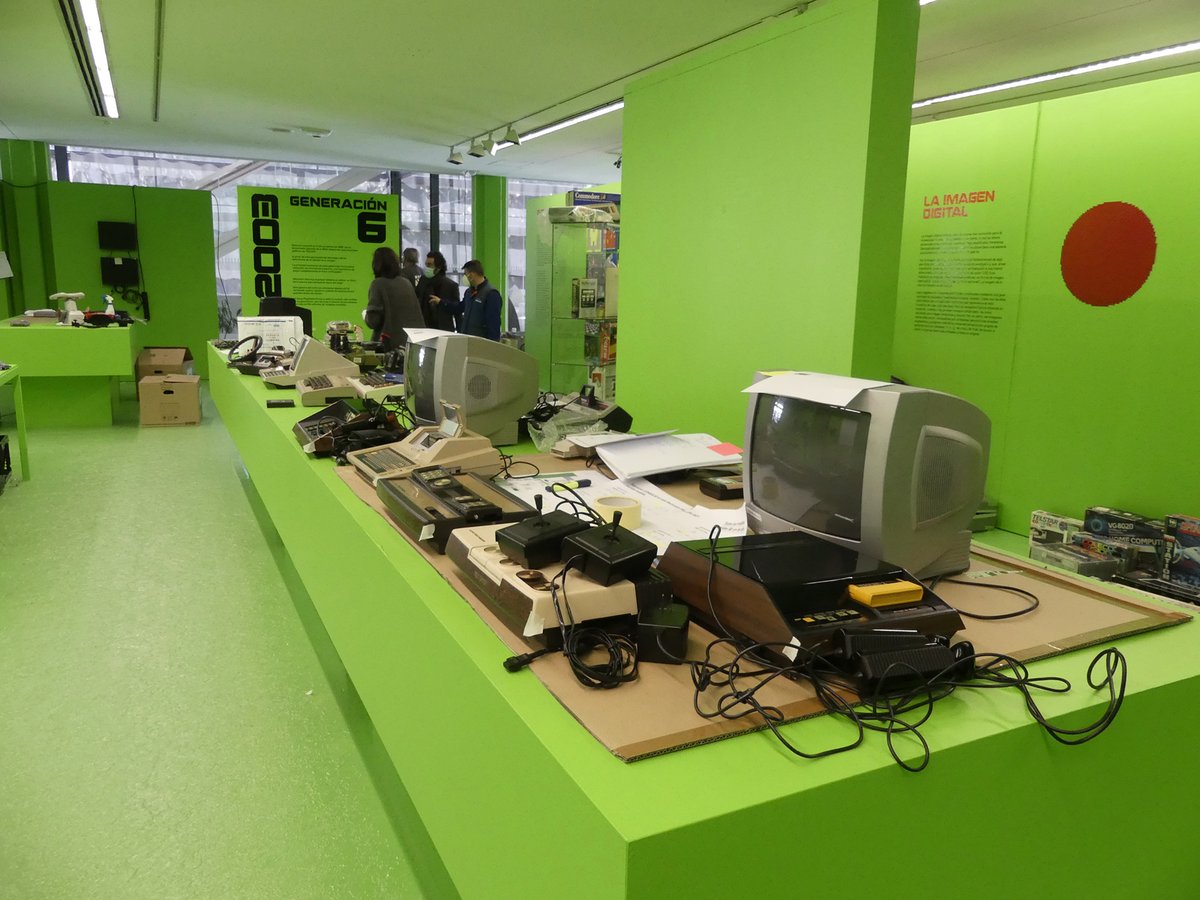 culturaupv's tweet photo. ⚡️¡Seguimos trabajando! Este display de consolas no se ve en ningún museo, por algo es la mayor exposición llevada a cabo en España sobre imagen digital, consolas y videojuegos. 

🕹️Visítala desde el 12 de marzo a las 16h hasta el 7 de mayo.

👀Más info en https://t.co/akaCzZCVog https://t.co/g6yeKfEUEL