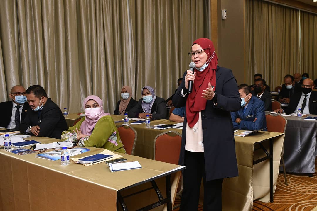PerpaduanNegara's tweet photo. Majlis Diskusi Ilmiah 'Setahun Malaysia Prihatin Kementerian Perpaduan Negara' sempena genapnya usia setahun Kementerian Perpaduan Negara diwujudkan.

#PerpaduanSuatuKebiasaan
#PerpaduanDalamKepelbagaian https://t.co/esnKs9Cv8w