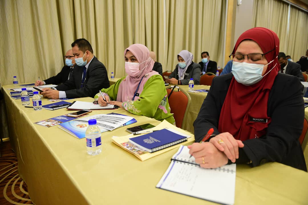 PerpaduanNegara's tweet photo. Majlis Diskusi Ilmiah 'Setahun Malaysia Prihatin Kementerian Perpaduan Negara' sempena genapnya usia setahun Kementerian Perpaduan Negara diwujudkan.

#PerpaduanSuatuKebiasaan
#PerpaduanDalamKepelbagaian https://t.co/esnKs9Cv8w