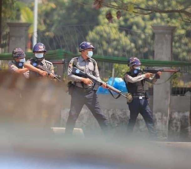 This is war crime!!!
Please have a look at the types of weapon they are using to disperse the peaceful protesters.
#WhatsHappeninglnMyanmar 
#Mar10Coup