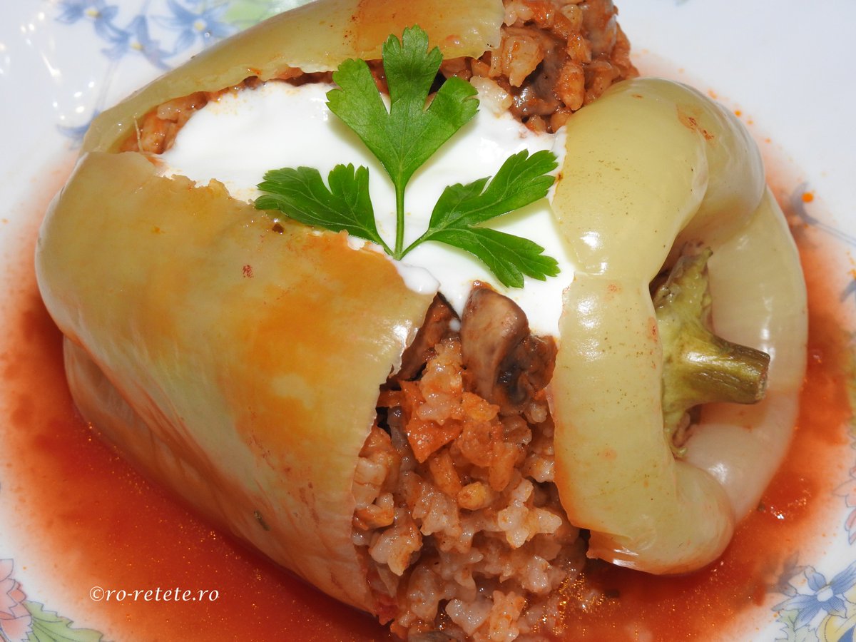 Preparatedevis's tweet photo. Ardei umpluti cu orez si ciuperci reteta 
#retete #mancare #ardei #orez #ciuperci #ardeiumpluti #roretete #rorecipes #preparatedevis #recipe #food #retetetraditionaleromanesti 
https://t.co/tnN6zSRN3N https://t.co/hSFdTF8gRE