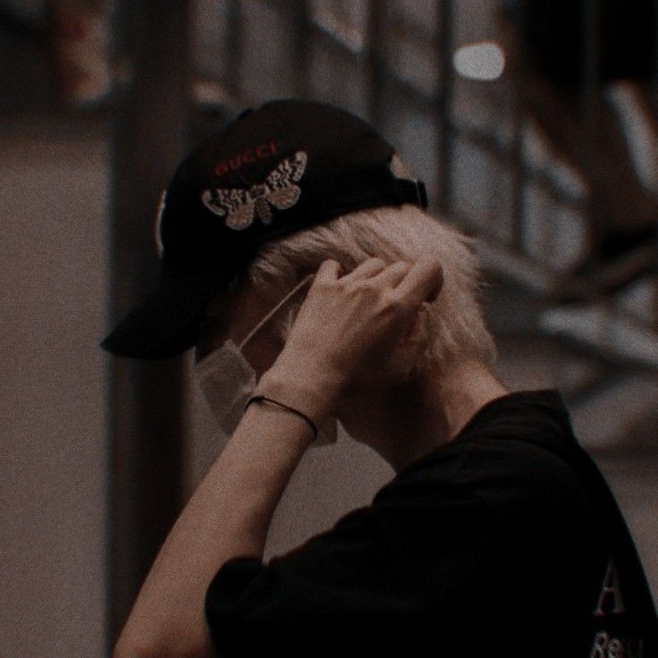 Jgn terlalu berharap, blm tentu dia mencintai mu dan jgn berharap kau bisa memilikiny Karna ada nya saingan. . . 

-devan