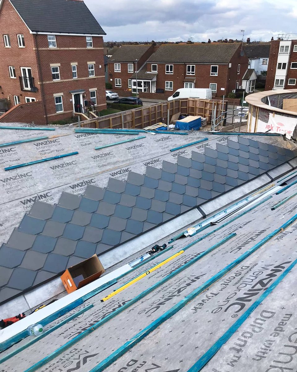 Proud to share some absolutely stunning photos from our project over in Felixstowe, featuring VMZINC for architecture Quartz Strat and Pigmento Blue Adeka Shingles. This is going to be a real eye-catcher! Look out for more photos🔥
•