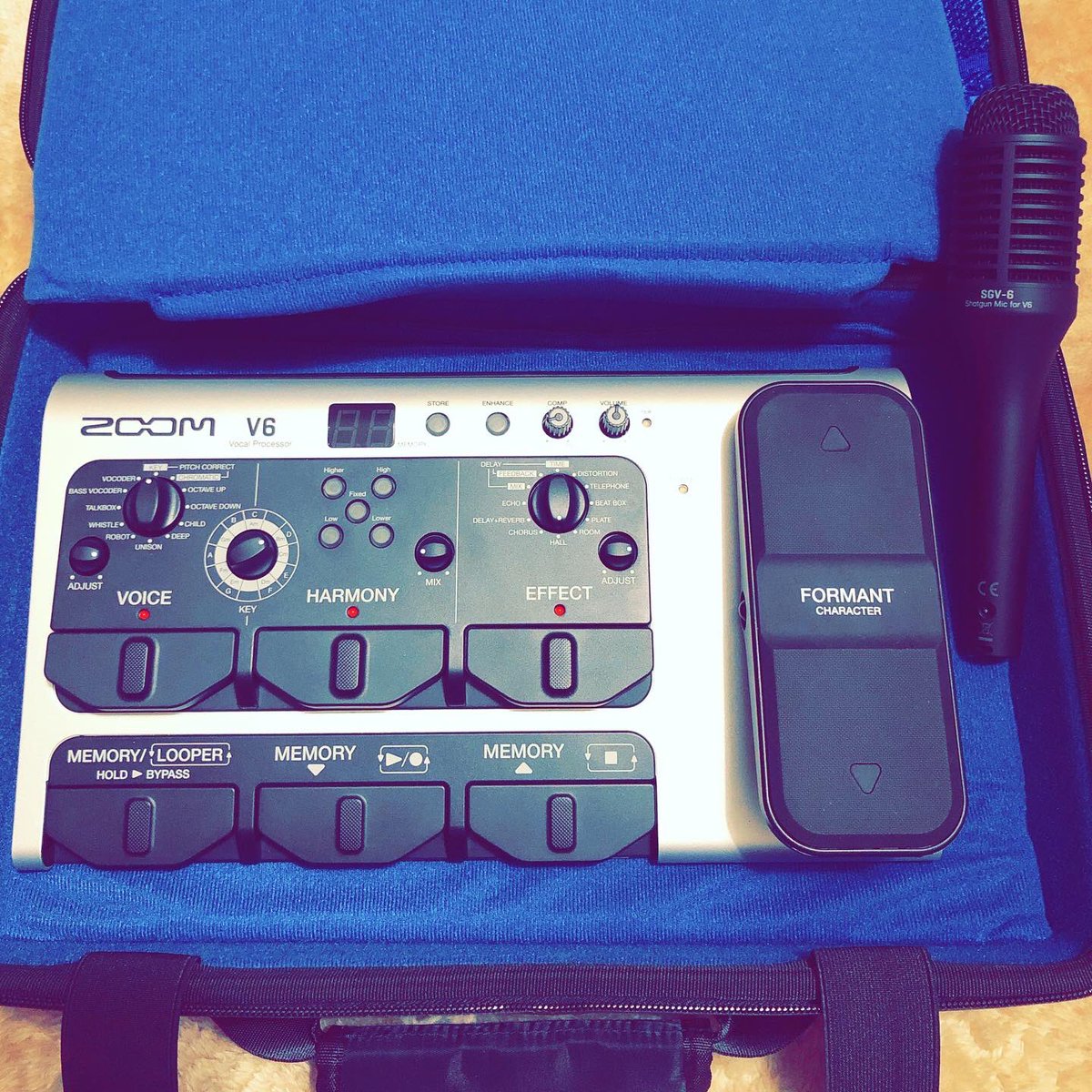 pang_reggae's tweet photo. 新しい機材が届いた時の高揚感。
面白いこと出来るかな。
声がえらい事になるみたい。
面白く出来るかな。
機材…とか、機械…とか、メカ…とか、そういうの好きで��。
全然詳しくないけど。
#ZOOM #ZOOMV6 #ズーム
#VocalProcessor #ボーカルエフェクター https://t.co/R7fHRpA5eV