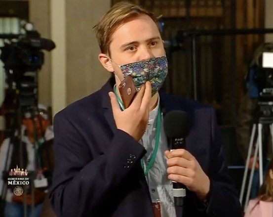 michelleriveraa's tweet image. Corresponsal del #Bloomberg en #México: 

“Presidente pero yo estuve ahí, yo platiqué con los afectados en Campeche por la tala de árboles y el programa sembrando vida, deberían investigar”

AMLO: “No no es cierto” “nosotros sembramos más árboles que EU” 

Pobre colega   🤔