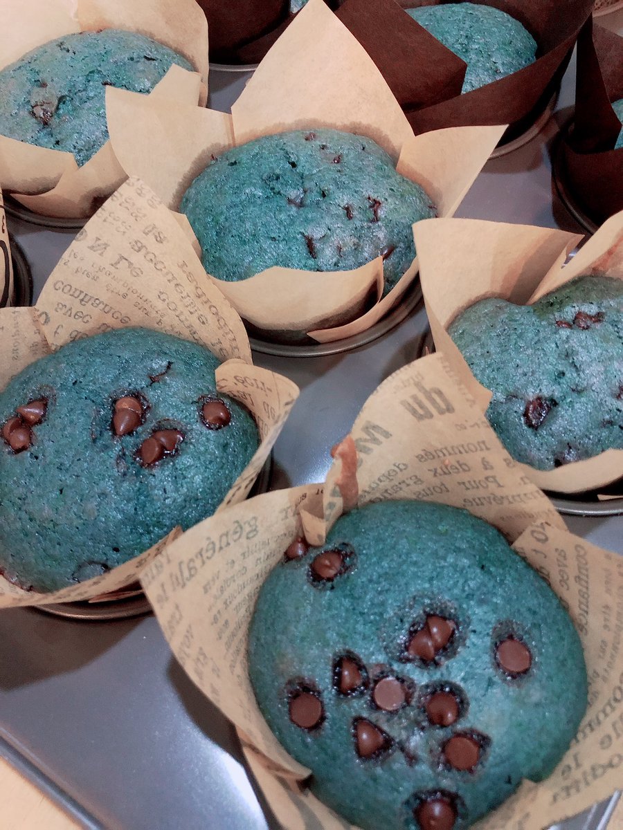 เจอผงมันม่วงในบ้านเลยเอามาใช้...
ผงมันม่วงก่อนอบ VS ผงมันม่วงหลังอบ

ไอ้บ้าาาา55555555555555