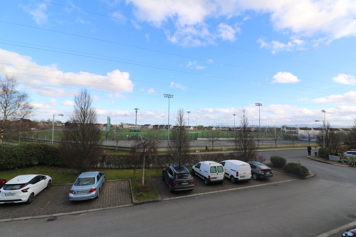 FrenchEstates2's tweet photo. New to market 40 Beech park Wood Leixlip Co Kildare
Beautifully maintained very large 2 Bed 2 bath apartment
c.935 sqft
Two double bedrooms
Wrap around balcony
First floor
BER B3
#LovinLeixlip #Leixlip #Apartment #FTB #FrenchEstates #LeixlipGAA #BeechPark #WFH #ExperienceMatters https://t.co/BX5XfN5D54