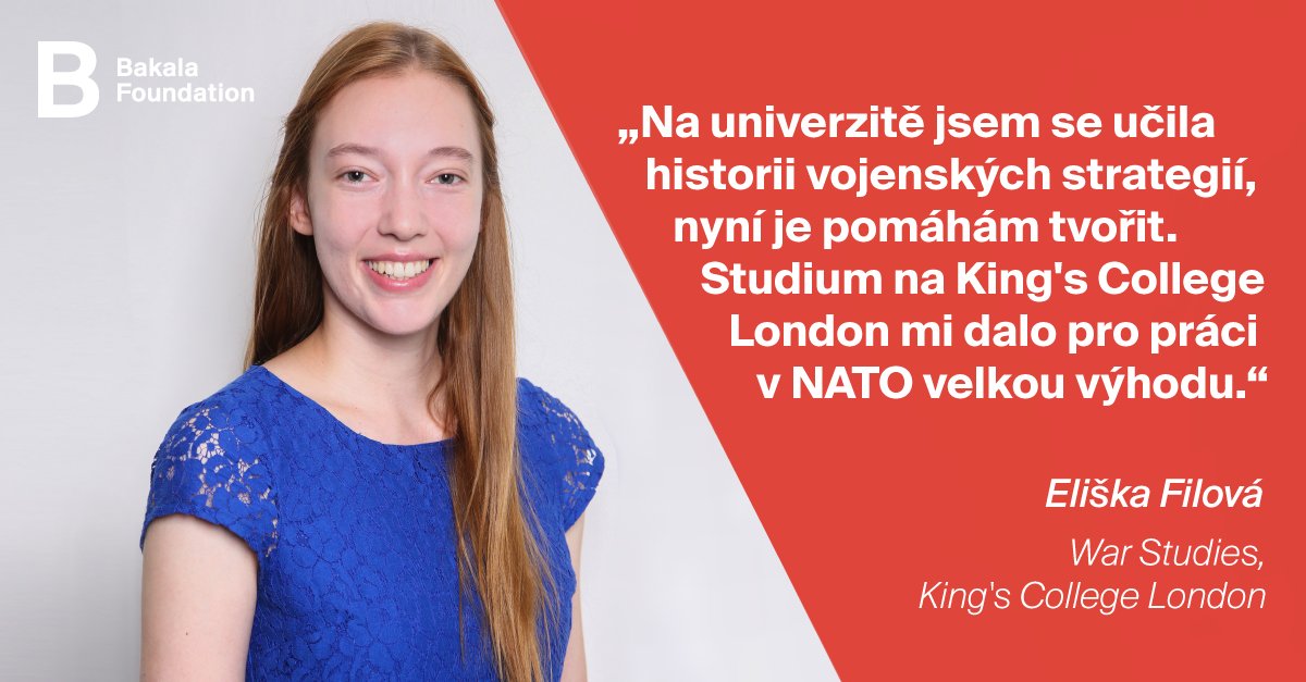 Vystudovala Válečná studia na #kingscollegelondon. I díky tomu dnes #bakalascholar Eliška Filová pracuje v NATO v americkém Norfolku. "Zajímá mě hlavně operační úroveň války se zaměřením na ochranu civilistů. Denně pracuji s generály, kteří se starají o bezpečnost států Aliance."