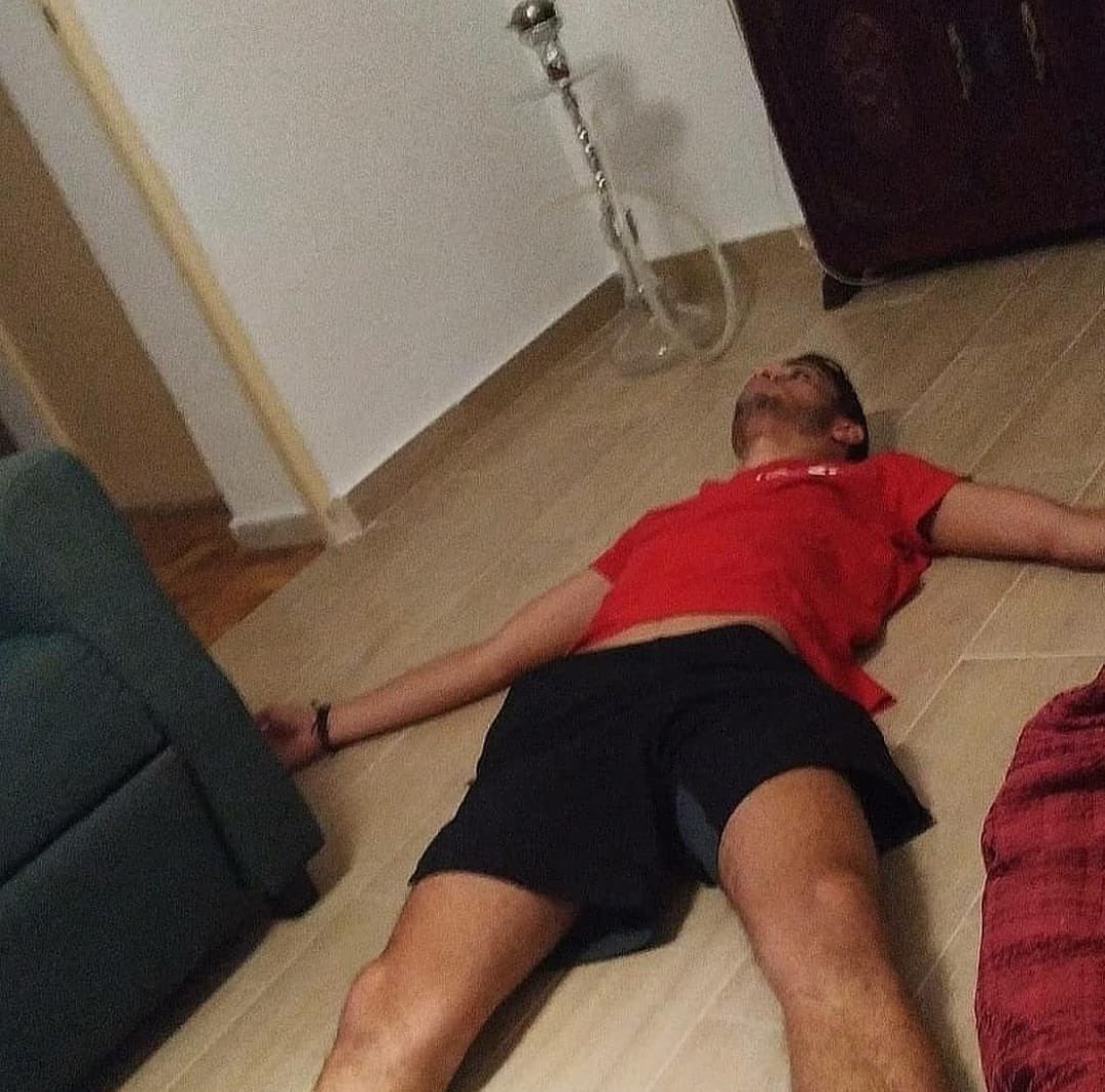 davsta10's tweet photo. Mi amigo se tatuó su playlist favorita y la acaba de borrar sin querer https://t.co/4cpJNQqEa3