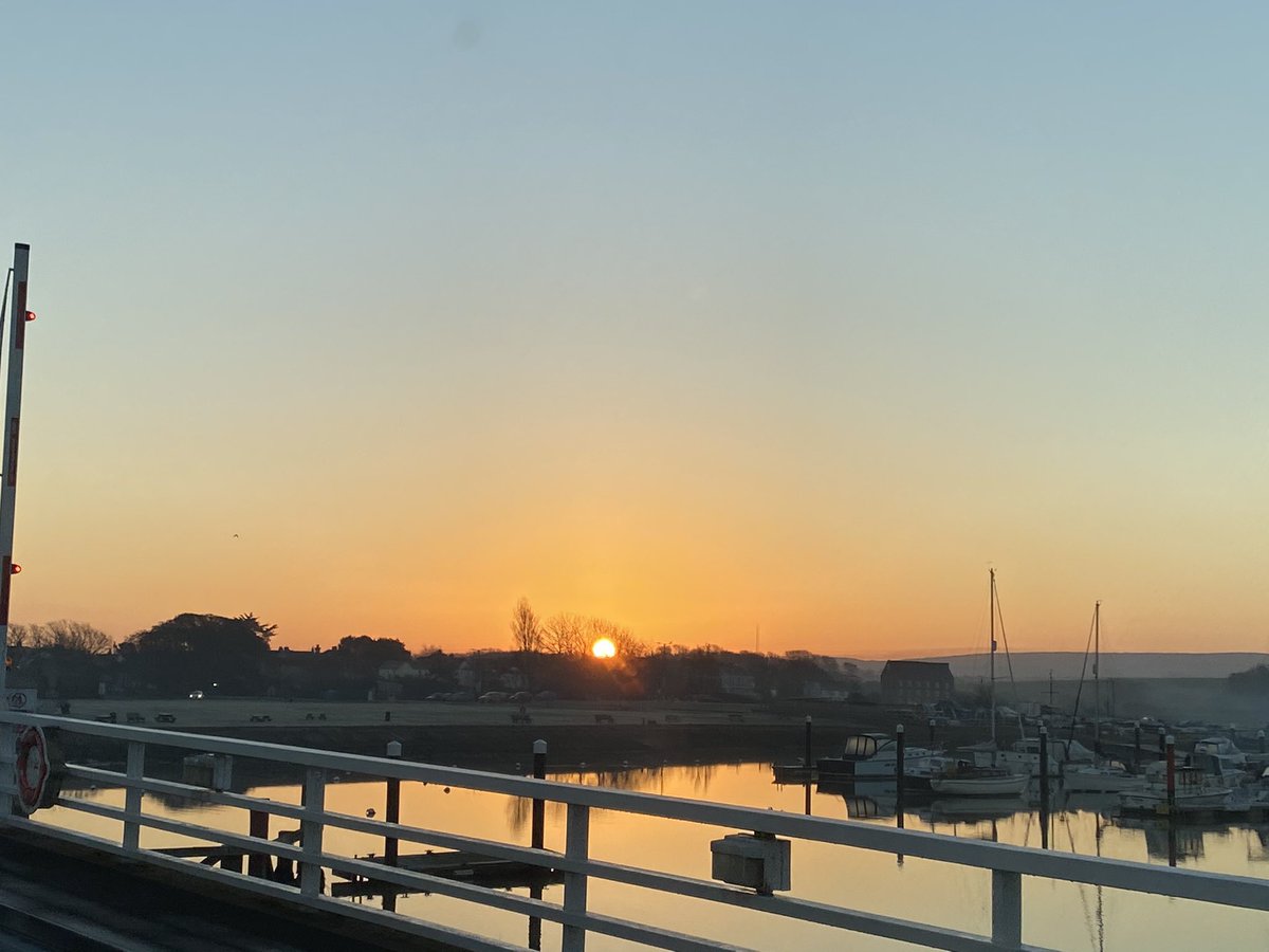 Do you fancy this view on your way back to station following a night shift? If so, your dream job is waiting. Due to investment in our work force we are staring to recruit posts at all levels. Our Emergency Care Assistant posts are now live on NHS jobs: jobs.nhs.uk/xi/vacancy/916…