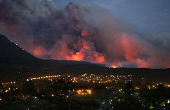 FacuFerreroP's tweet photo. SE PRENDE FUEGO LA PATAGONIA 
@arcionimariano @alferdez HAGAN ALGO YA
Dejen de mirar para un costado https://t.co/b5HCVXp8XG