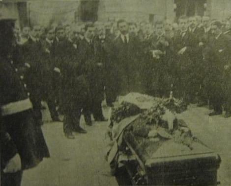 Novenacbs's tweet photo. 🇨🇱🇬🇧CIEN AÑOS DE HERMANDAD. En abril de 1918 tras la muerte de nuestro primer Capitán Santiago Aldunate Bascuñán en Washington, Estados Unidos, comienza a forjarse una gran historia. @undecimavalpo #Centenario911 #Hermandad911
#bomberos #historiacbs #bomberosdechile https://t.co/xUNjfu22ap