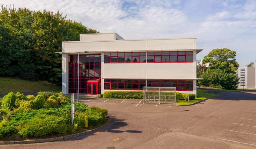 PropertyLocato2's tweet photo. Our #propertyoftheweek from joint agents @BIDXONE and @LisneyIreland 
- Office investment in established Cork Business and Tech Park. 
- Click below for more.
https://t.co/FSgCNasgn1 https://t.co/4iRpfUowEK