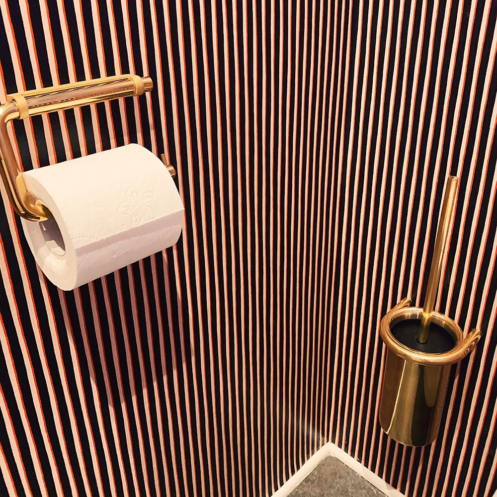washroom_tweets's tweet photo. The trend to move away from stainless steel and chrome in washrooms continues, and we offer a range of d line products in finishes such as bronze and copper to give your washroom an effortlessly stylish finish. https://t.co/aWzKtTTW23