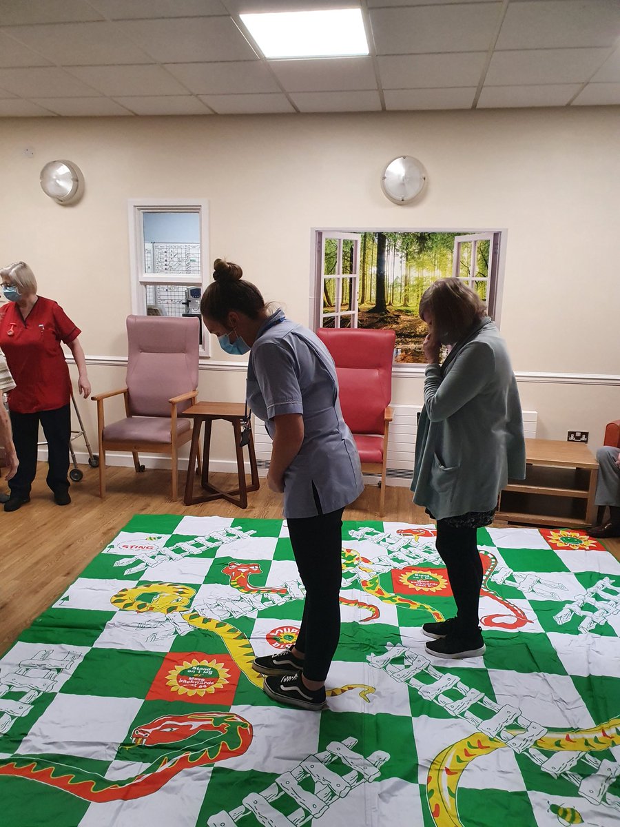 Service users having fun engaging in giant board games on Kingsley Ward @NWBoroughsNHS @claire3481 @jesshinnigan @Mandy88318104 @TstudentO @AngelaJNwbh1