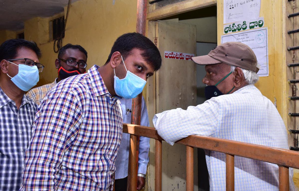 CollectorKadapa's tweet photo. Interacted with the #voters and observed the #pollingprocess at the polling stations in https://t.co/w5ewioA071 College, Kagitaalapenta MPP School and CGR School. https://t.co/OD4EbKvLib