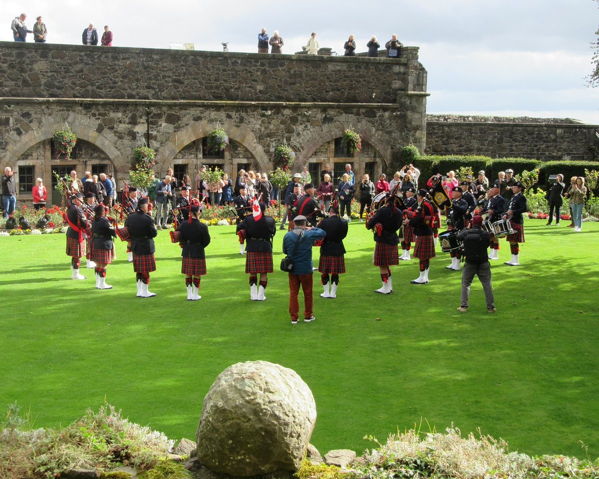 stirlingcastle's tweet photo. Happy #InternationalBagpipeDay! 💙

We enjoy looking back at fond memories of when pipe bands have performed at the castle, and are looking forward to when the spectacular sound of bagpipes can fill our gardens again. https://t.co/S7353UIw5U