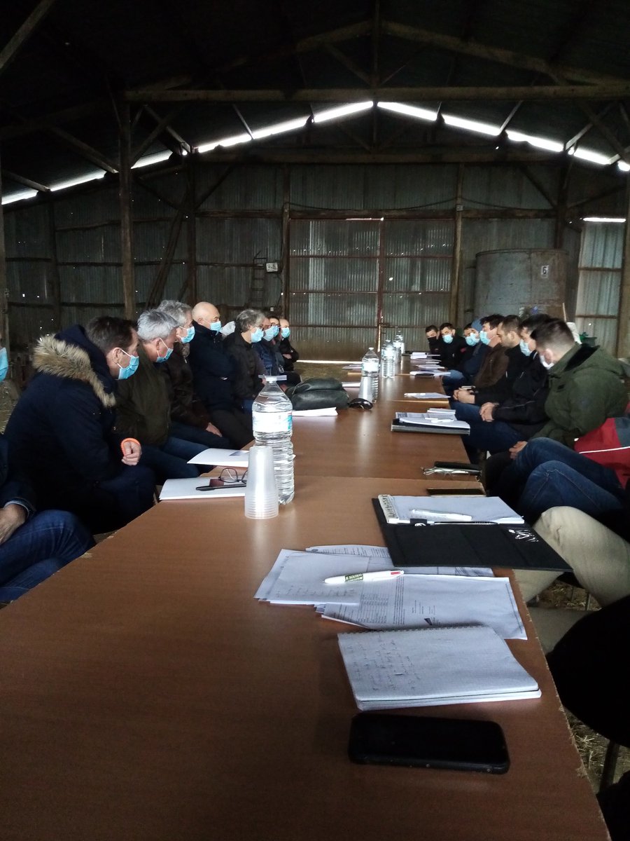 JA de Vendée (@javendee) on Twitter photo Aujourd'hui, les Jeunes Agriculteurs et la <a href="/FDSEAVendee/">FDSEA Vendée</a> rencontrent l'ensemble des directeurs des #Leclerc de Vendée.
Objectif : Trouver des solutions pour ramener de la valeur dans les exploitations et rémunérer digenement les agriculteurs ! Aujourd'hui, les Jeunes Agriculteurs et la <a href="/FDSEAVendee/">FDSEA Vendée</a> rencontrent l'ensemble des directeurs des #Leclerc de Vendée.
Objectif : Trouver des solutions pour ramener de la valeur dans les exploitations et rémunérer digenement les agriculteurs !