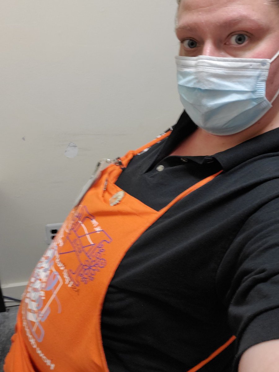 When your awesome ASDS @Carrie_e_Garcia makes you a pregnancy apron!! Loving it! 3rd Trimester! Thanks Carrie!  @BerumenNaz <a href="/catelyn_sober/">Catelyn Sober</a> <a href="/EddiePereida101/">Eddie</a>