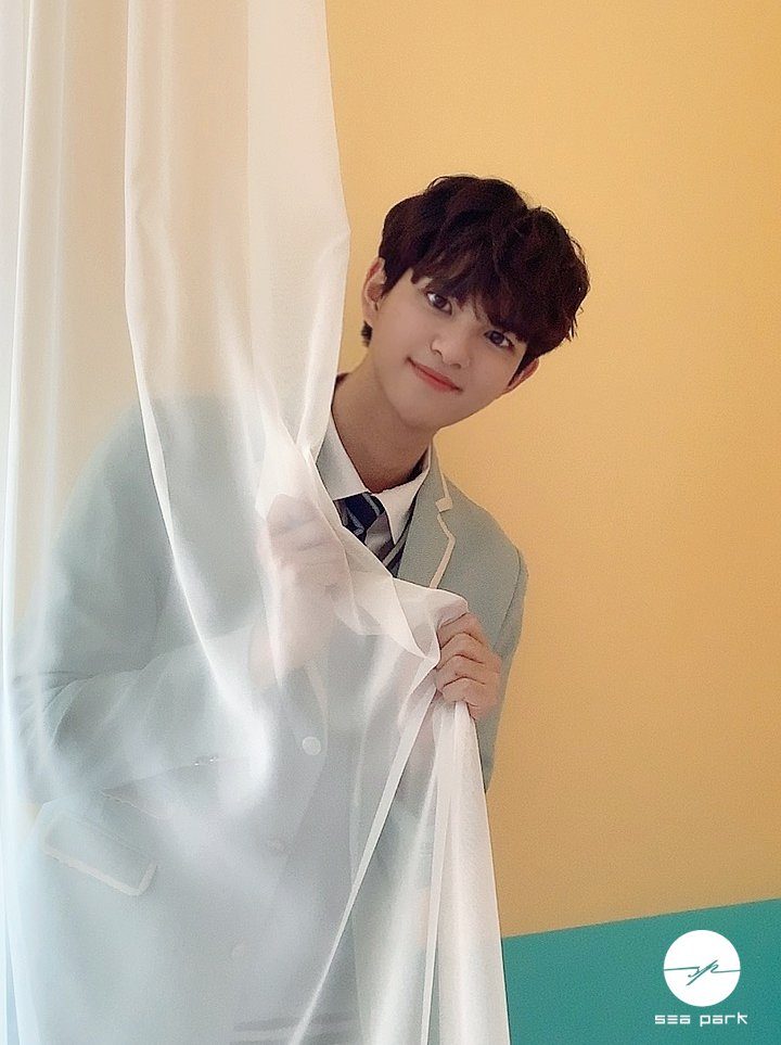 SEAPARKofficial's tweet photo. 두번째 멤버 에너지 만렙 김건!
 'Dolphin(오마이걸)' cover
Behind cut 공개 - 1🙈🙉
#SEAPARK #온택트아이돌 #ONTACT_IDOL #KPOP #오마이걸 #돌핀 #dolphin #COVER #김건 #언더나인틴 https://t.co/6kedDcDkla