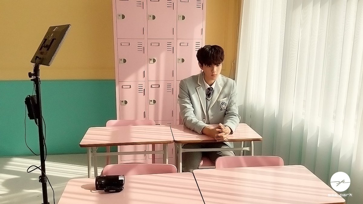 SEAPARKofficial's tweet photo. 두번째 멤버 에너지 만렙 김건!
 'Dolphin(오마이걸)' cover
Behind cut 공개 - 2🙈🙉
#SEAPARK #온택트아이돌 #ONTACT_IDOL #KPOP #오마이걸 #돌핀 #dolphin #COVER #김건 #언더나인틴 https://t.co/MvvGraT5ZN