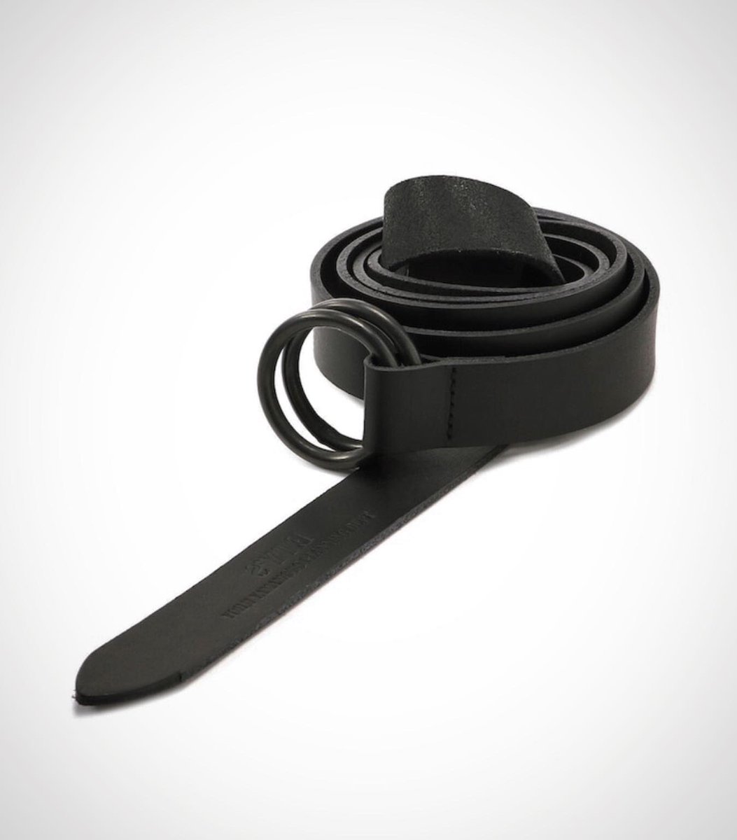 syte_etys's tweet photo. 【re stock】best-seller‼️
Cow Leather25mm Long Ring Belt
¥ 7,000 幅25mmに長さ1450mm
姫路レザーを使用した経年変化が絶妙!Wリングにダルメッキが精悍な趣き。
#theshopyohjiyamamoto
#yohjiyamamoto
#yohjiyamamotopourhomme
#gothic
#ys #groundy #limifeu #y3 #syte
#ringbelt #Freebelt https://t.co/f6wfs8tnF0