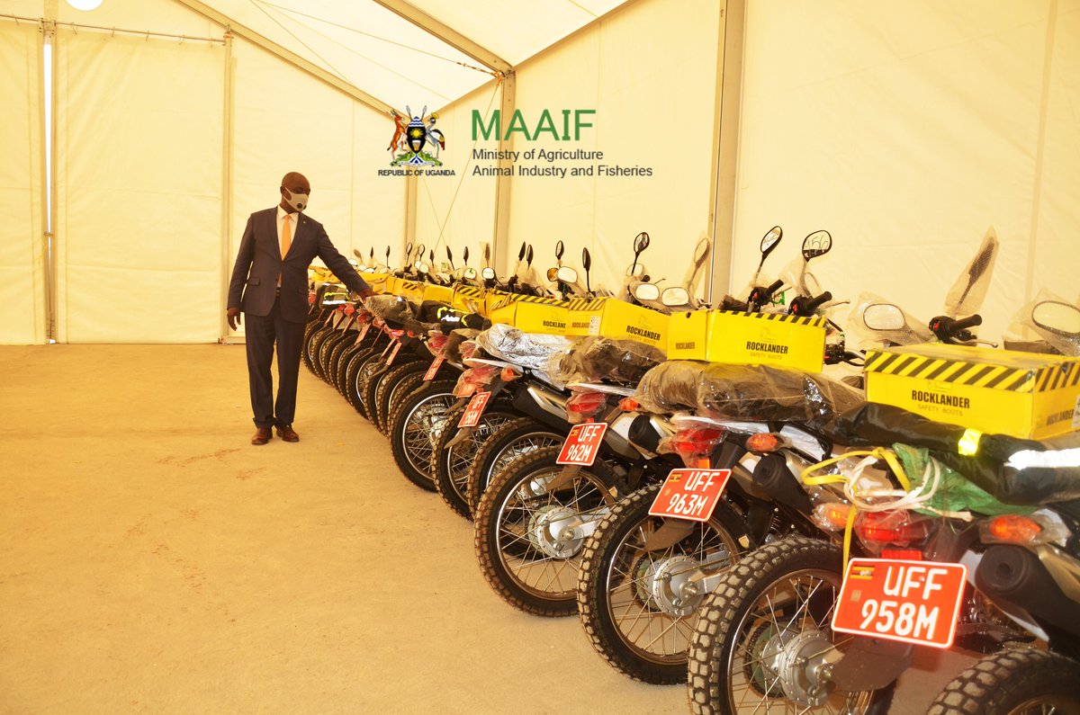 UGLocustControl's tweet photo. With East Africa experiencing the 2nd wave of Desert Locust invasions, Government of Uganda has received additional support in form of protective gear, motorcycles and ICT equipment from @FAOUganda, JICA and Mastercard Foundation through @MAAIF_Uganda : https://t.co/Gs6SdaKmMu https://t.co/AciuiutFOx
