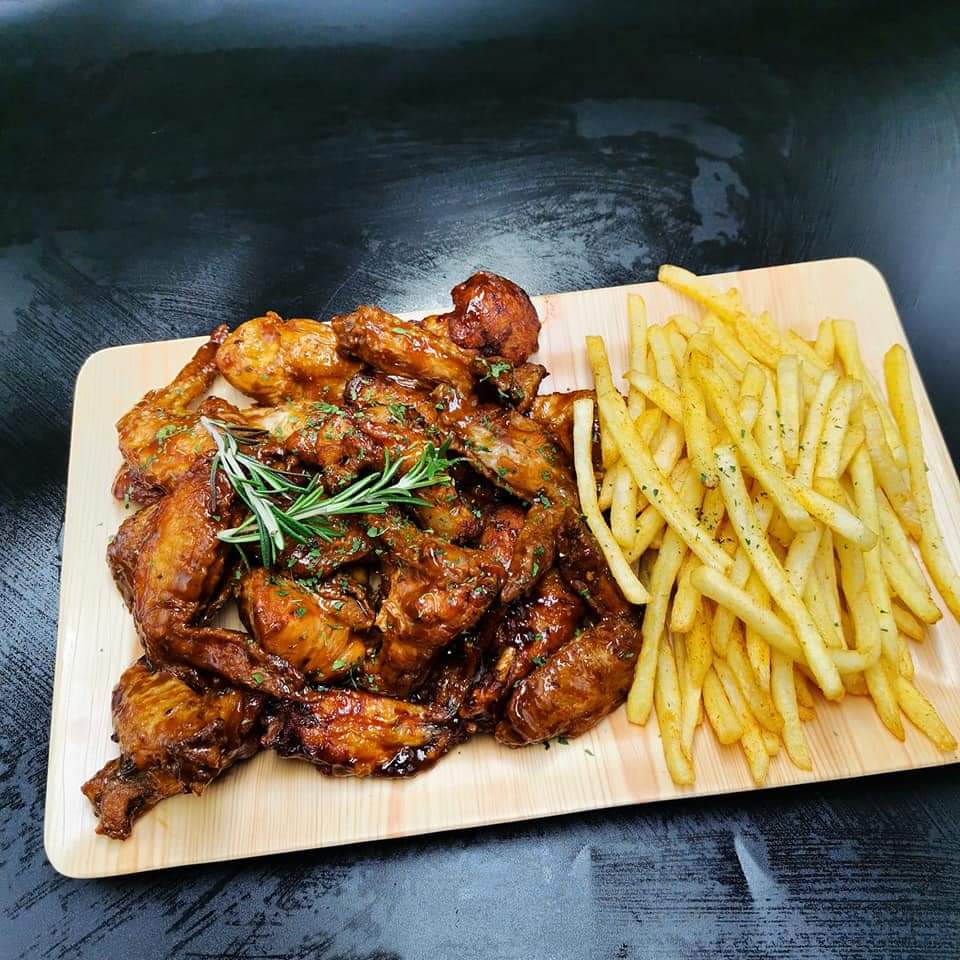 SomethingSosha's tweet photo. OUR MENU IS BEST ENJOYED WHEN SHARED 😋. TRY A LITTLE OF EVERYTHING 🍟🍔🥙🍕🍗🍳🍲

WE ARE OPEN.

534 BLOCK DD SOSHANGUVE Thutong Street
Tell 012 001 0514

#FeesMustFall
Gold Reef City
Cindy
#witsprotest
#WooliesBathroom
NSFAS
Somizi
#checkpoint
Bheki Cele
Cape Town
Telkom https://t.co/Jm7KI62Zhs