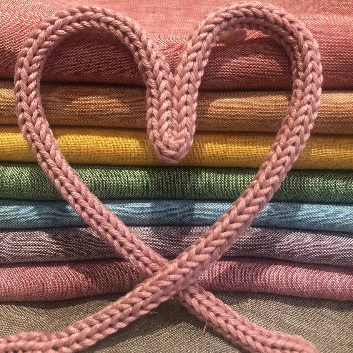 irish_giving's tweet photo. @sinannf hi Sian i have curated  ‘layers’ of innovative pure Irish linen gifts ... truly bespoke ... innovative
•
Rainbow Boost Box
Designer Mask Trio
•
-sleek box-personal card
-delivered on time https://t.co/kwjq4aYLJz