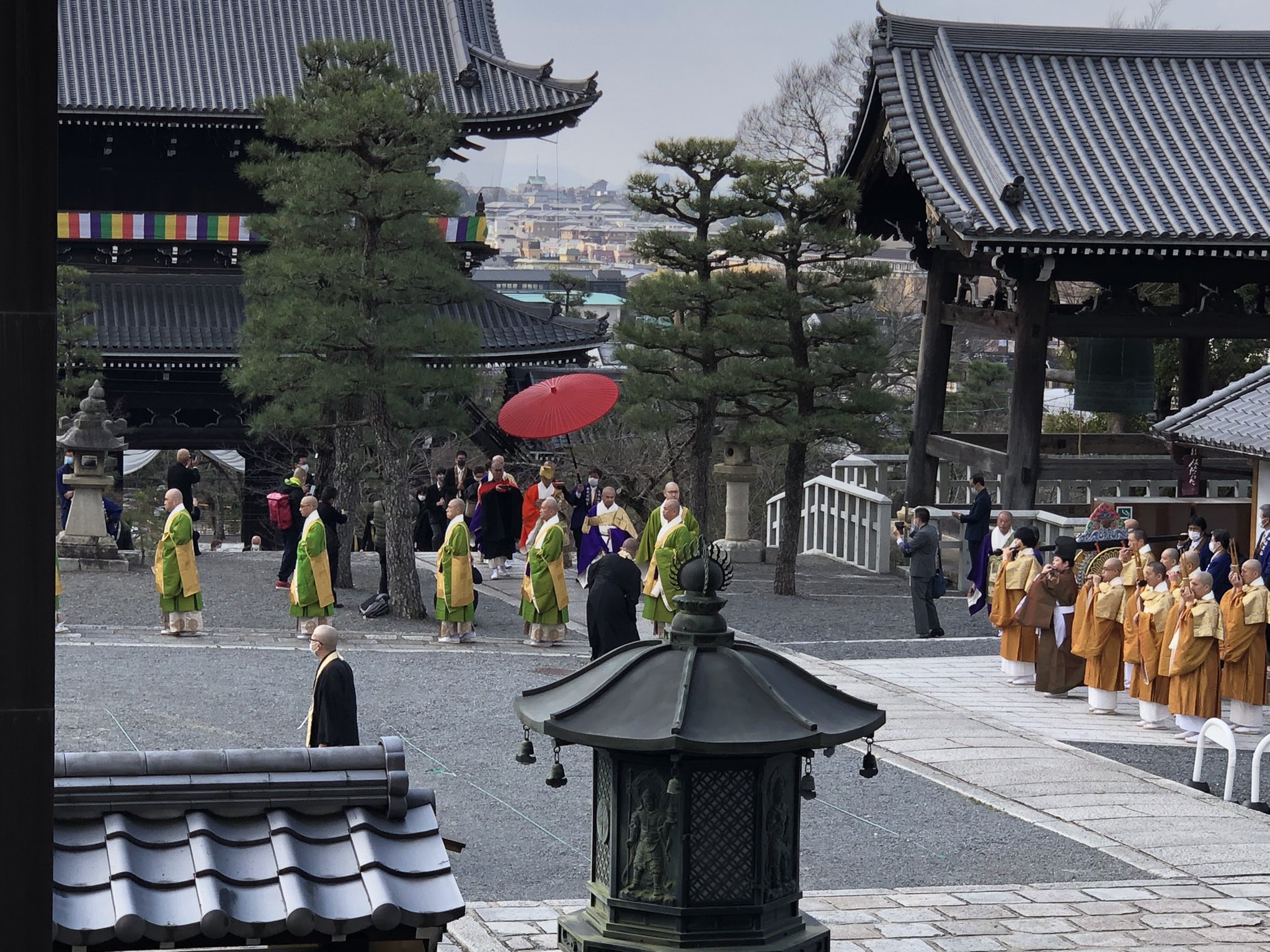 西遊寺 本日 浄土宗大本山金戒光明寺 第75世法主 久米慶勝台下の晋山式が行われました 晋山式とは 新しく住職に就かれる儀式 天気にも恵まれ とても尊い式となりました 金戒光明寺 晋山式 T Co Zucluo5bjf Twitter