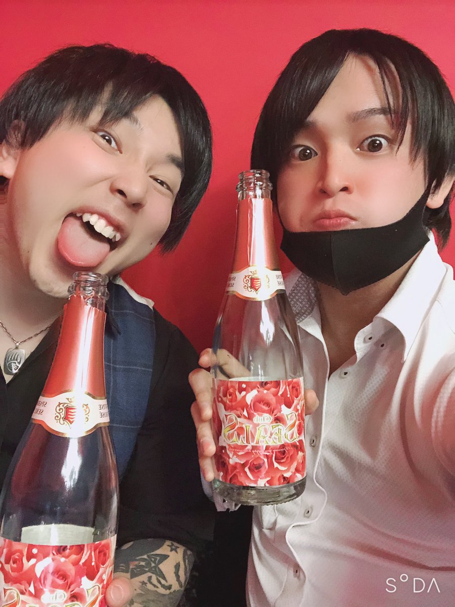 SEALS_official's tweet photo. 本日のラストソング🎤は豪炎寺 武尊でした😉
店長とリーダーの後祝いしてくれました🥳ありがとう！❤マーキーと一緒にルパン・ザ・ファイヤー(ง🔥Д🔥)งを熱唱しましたw🎃
ソファーで寝てるお坊さんを待ち受けにすると金運アップするかも！？🤪🤪🤪🤪🤪 https://t.co/JkIqHGpC6K