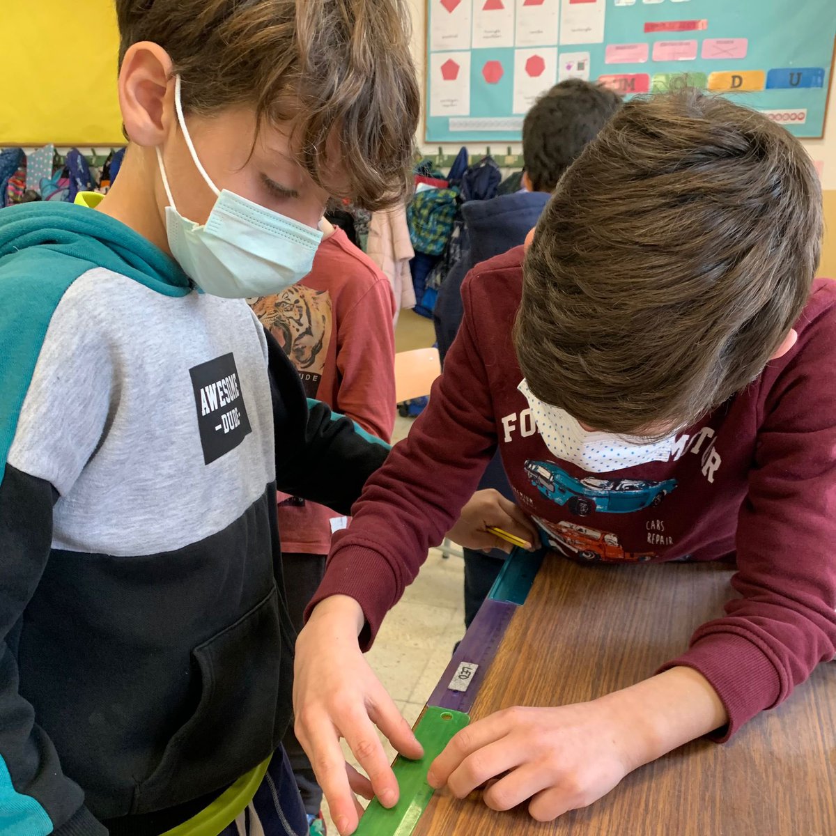 colsantpau's tweet photo. PRIMÀRIA | A 3r ens estem iniciant en el sistema mètric i estem descobrint un munt de coses noves! L’aprenentatge per descobriment és la millor forma d’aprendre 🤩 #JoSocDelSantPau #3rdGradeSwag #CicleMitjà #Primària https://t.co/tfRpQUa55M