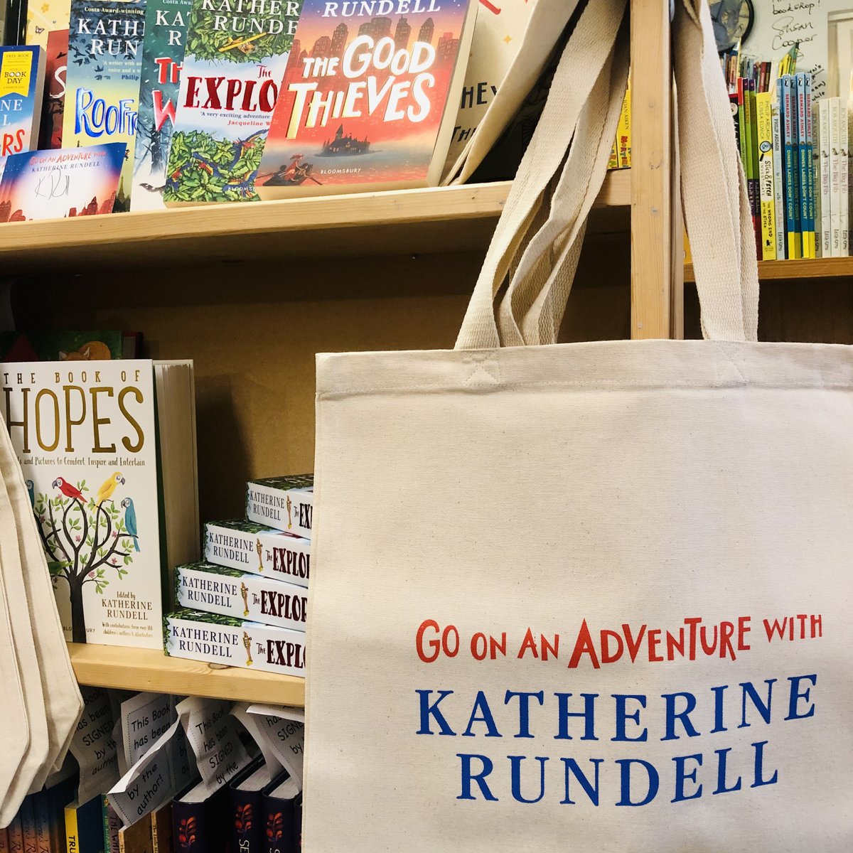 To celebrate one of our favourite authors ✨Katherine Rundell✨ we have 10 fabulous tote bags and signed bookplates to give away to the first 10 people who order 1 (or more!) of her amazing books. Get ready to be swept away to a world of adventure!🛩️🦋🐺🕷️🦜<a href="/KidsBloomsbury/">Bloomsbury Kids & YA UK</a>