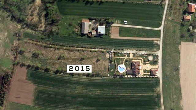 CTomczyk's tweet photo. 2009- @DanielObajtek kupuje ziemie
2011- Przepisuje n na brata leśniczego 
2013- Powstaje pałac za około 5 mln zł. Z pensji leśniczego?!...
2016- Specjalna ustawa, dzięki której @ZiobroPL wycofuje oskarżenie wobec Obajtka 
2016- Majątek przepisany darowizną na Obajtka. 
Kurtyna https://t.co/qdNDGNDJrw