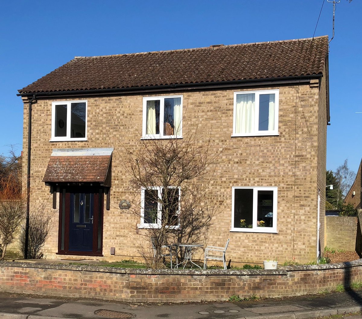 Before and after pictures of this property, replacement windows and doors, providing a lighter brighter home removing the leadlight windows that were looking rather dated.