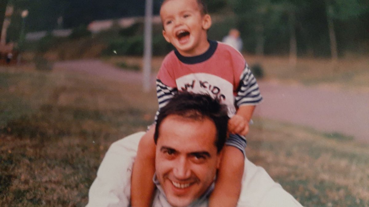 AmeliaYusta's tweet photo. ZORIONAK HIJO!! COMO PASA EL TIEMPO!! UN BESAZO ENORME!! https://t.co/naRtY0YiiT