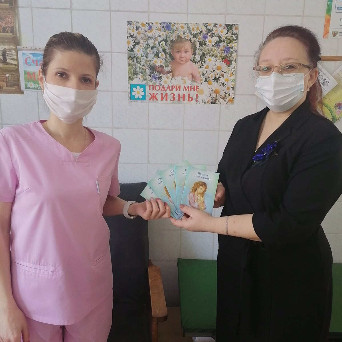 В рамках акции "Мама, подари мне жизнь" специалистами ОГАУСО ЦСППСиД в МО "Сенгилеевский район" переданы тематические  буклеты в кабинет кризисной беременности ГУЗ "Сенгилеевская РБ".
#НАЦПРОЕКТДЕМОГРАФИЯ
#Семейныйсовет73 #Семейноедвижение73
#АкцияРодипатриотавденьРоссии