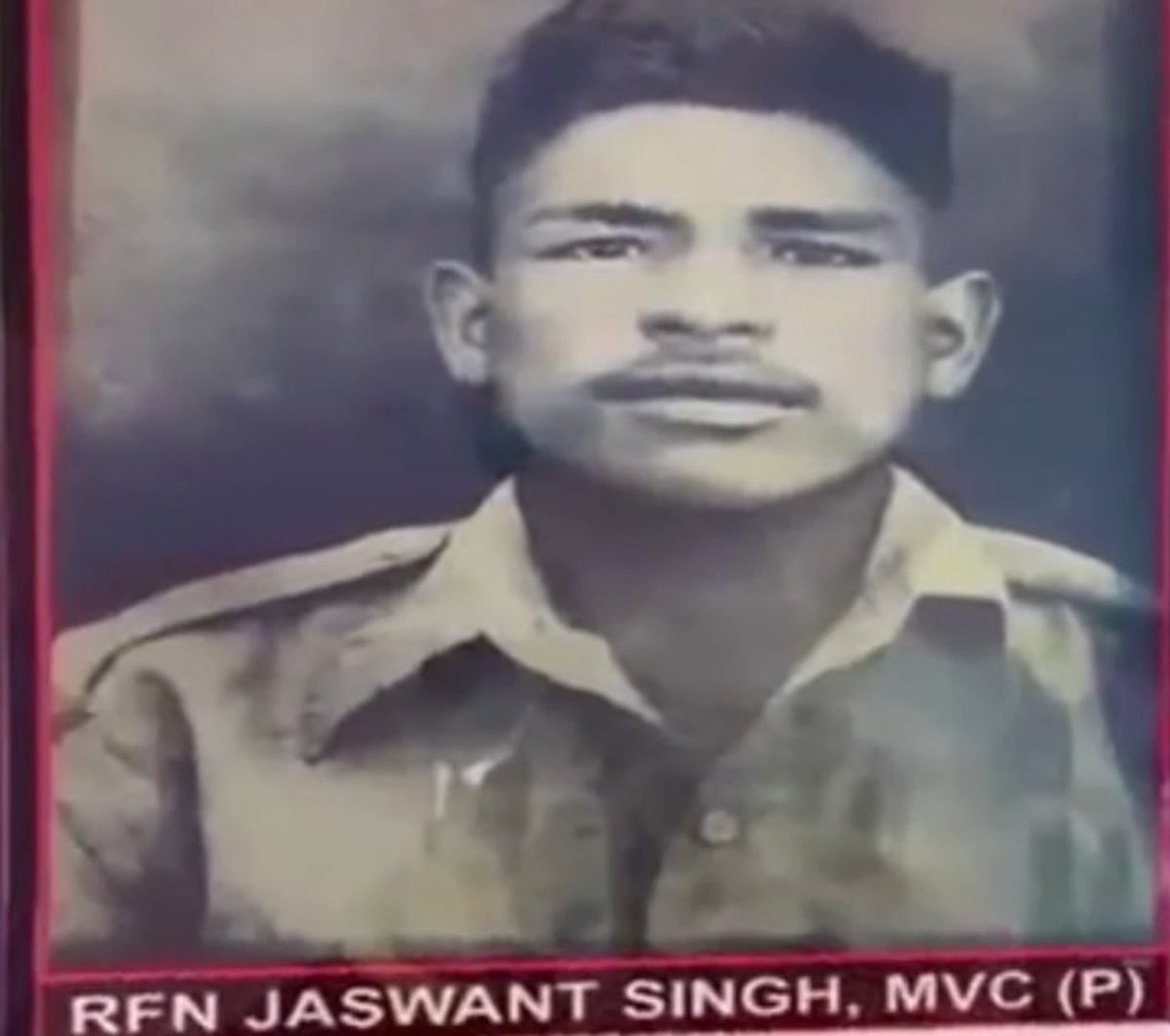 1962 चाइना के 300 जवानों को मारने वाला वीर बहादुर
The  Great  Rifleman Jaswant Singh Rawat #jaswantsingh #jaswantsinghrawat #riflemanjaswantsinghrawat
@TheLallantop @PMOIndia @ndtvindia #ARYNews #India