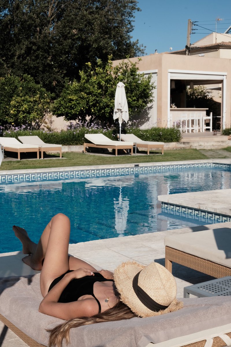 Dentro de poco estarás aquí, en nuestro oasis de paz, junto a la piscina disfrutando de la naturaleza. 
~
Soon you'll be right here, in our peaceful oasis, by the pool enjoying nature.

hotelcanbonico.com