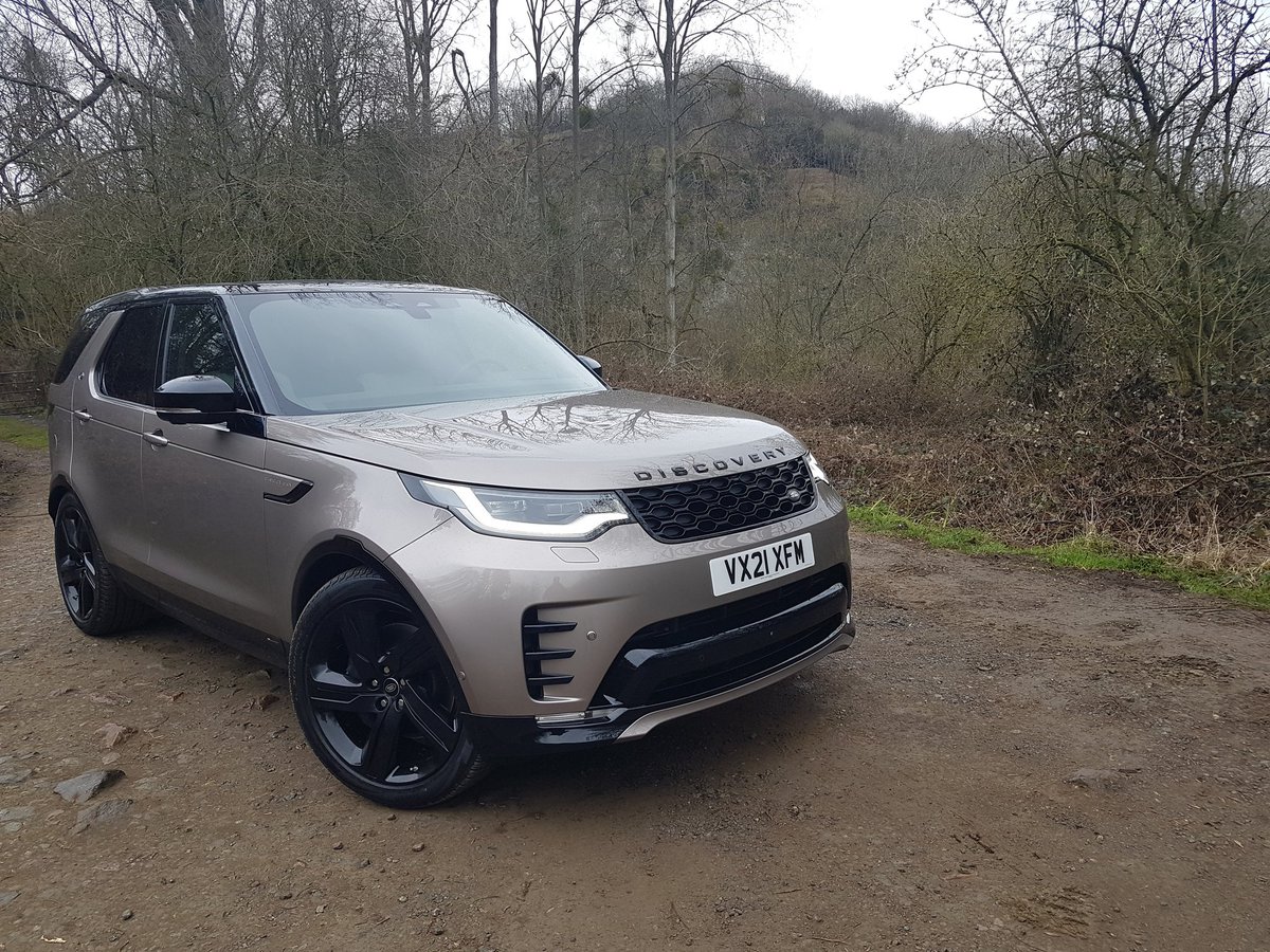 MttRbnsn's tweet photo. First up, the @LandRoverUKPR #Discovery #P360 #MHEV in #RDynamicS trim. https://t.co/sRs5zBlpYN