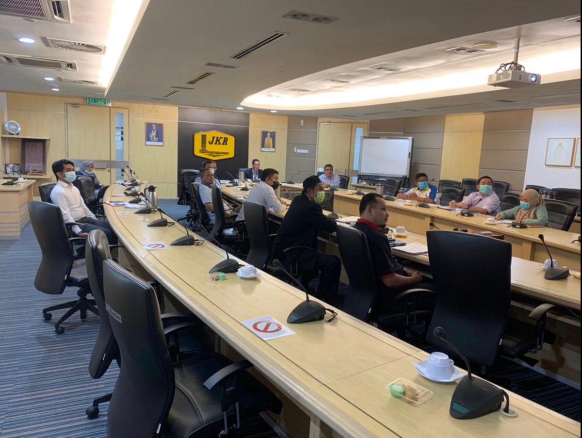 Mesyuarat Pra Pembinaan Lebuhraya KBKK Pakej 2C3A di pejabat Caw. Jalan. Permulaan yg baik bg pasukan projek dimana Dokumen Kontrak dan Lukisan Pembinaan dpt diserahkan bagi kontraktor memulakan kerja
<a href="/CawJalanJKR/">Cawangan Jalan JKR Malaysia</a> 
<a href="/UPK_ECER3/">Unit Projek Khas ECER 3 JKR</a> 
<a href="/M_AminKasim/">Ir. Mohamed Amin Kasim</a> 
<a href="/AdenaMamat/">AdenaMamat</a>