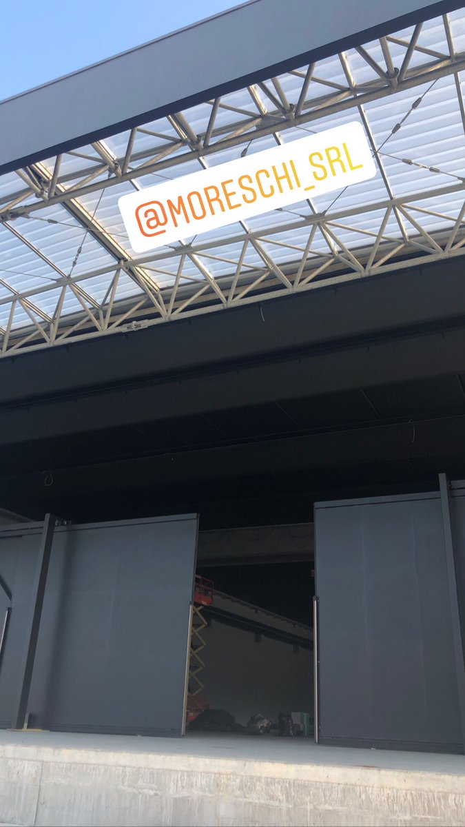 StefanoMoresch1's tweet photo. Portoni scorrevoli senza guida superiore a Carrara e poi ..... il mare ... #bigdoor #portoniscorrevoli #moreschisrl #portoni #moreschiportoni #grandidimensioni #industrialdoor #italiantechnology #chiusureindustriali #marmo #carrarra #marmocarrara #toscana #doors #weopenyourfuture https://t.co/gW9Q1IcFCF