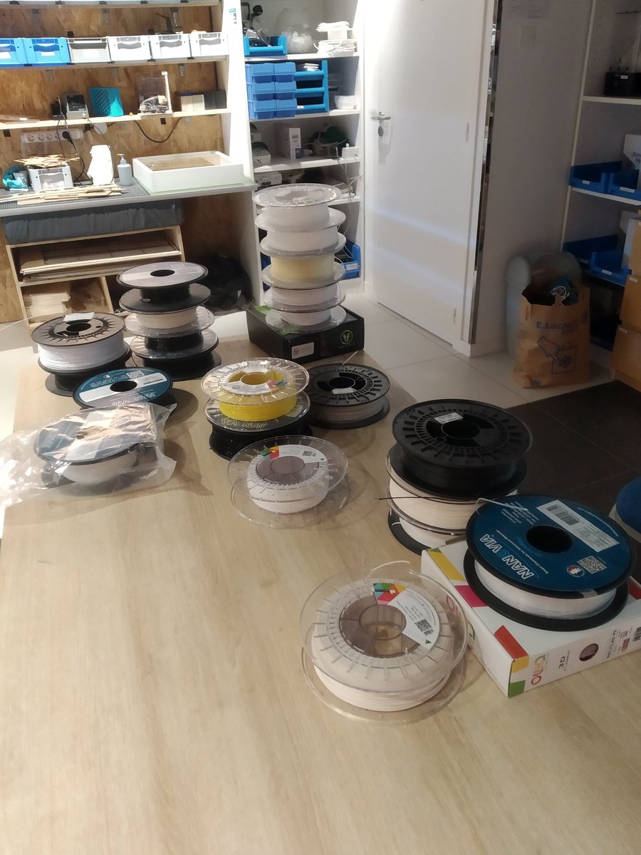 BlueLab44's tweet photo. Merci @cylaos1 pour ces bobines techniques de filament #impression3D de quoi tester quelques matières très intéressantes 🤩 https://t.co/9X3CqR6rof