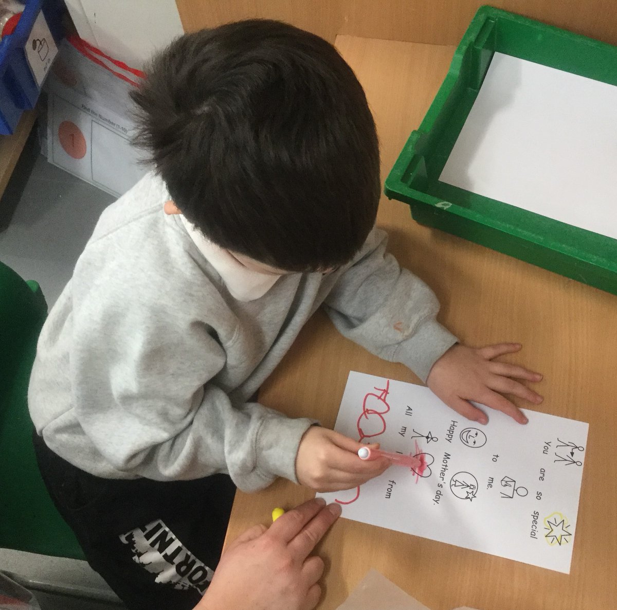 WillowDeneSch's tweet image. Creating Mother&apos;s day cards has given Lapwing Class the opportunity to practice their #writing skills #languageandliteracy