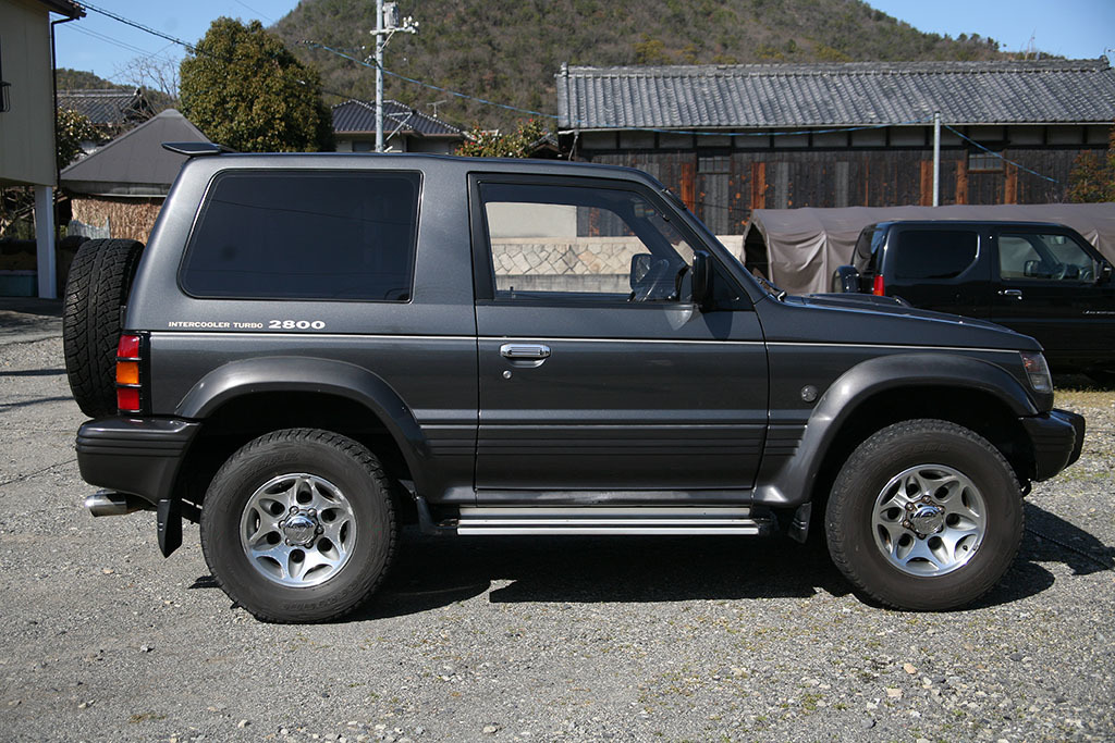 trade3072's tweet photo. #パジェロ #ヤフオク 出品中です🚙💨外装、内装とも経年を感じさせない綺麗な状態✨メンテナンスもしっかりされており、ワンオーナーで大切に所有してきたのが見て取れる内容の個体です👍

https://t.co/BXpwU0iWuv

#自動車 #車 #中古車 #旧車 #車売却 #車好きと繋がりたい #車売りたい #車買いたい https://t.co/ZjAuvFe8z1