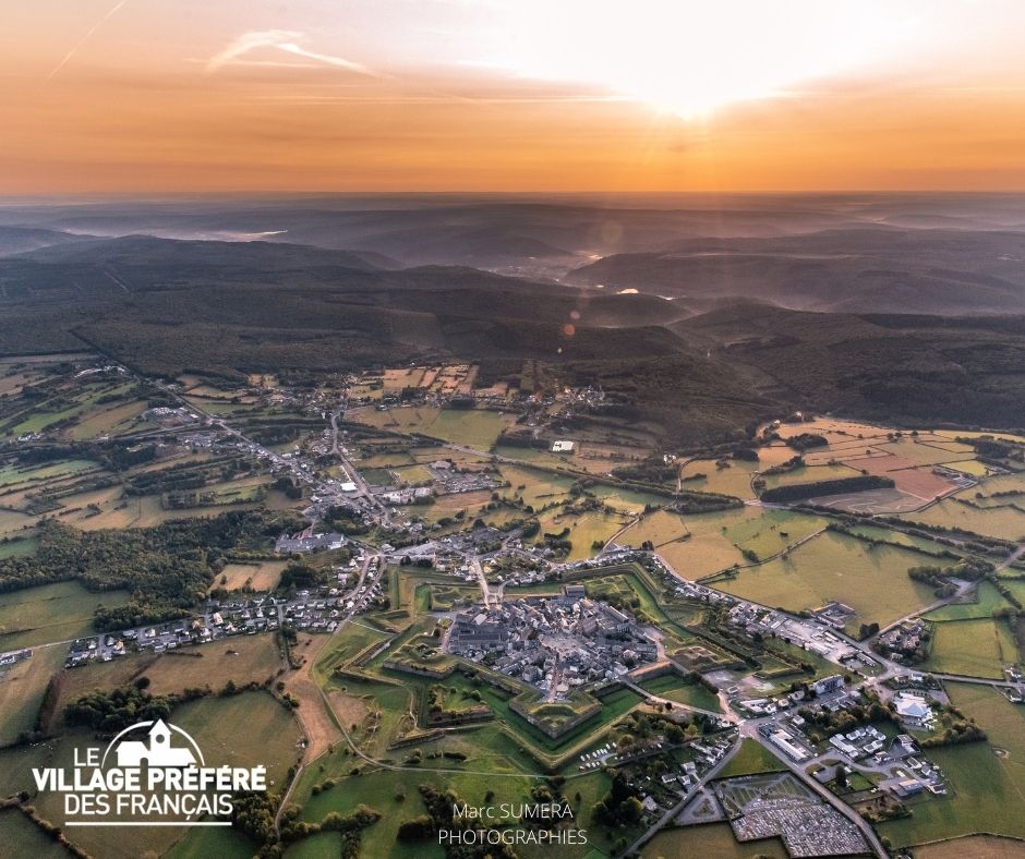 TourismArdennes's tweet photo. #Rocroi a été sélectionné pour le titre Le Village @PrefereFrancais
Vous avez jusqu'au 25 mars minuit pour voter, soit par ☎️ 3245 (0,80 euro/min + prix d’un appel) ou soit sur le site de France Télévisions (gratuit) ➡ https://t.co/AOorgyXmz6 

📸 Marc Suméra

#Ardennes #Rocroi https://t.co/OHj8VIwvQ1