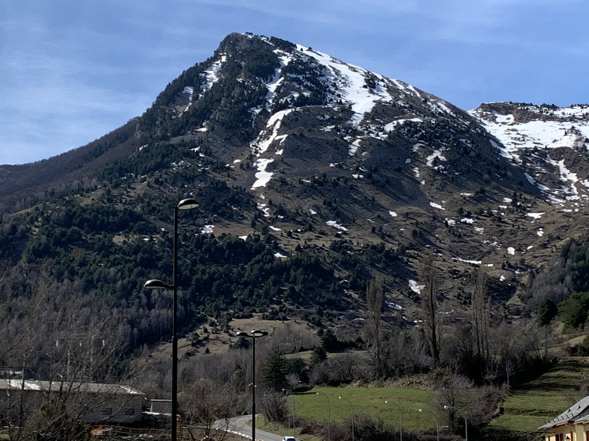 electroblancas's tweet photo. Otro dia de película en el paraíso, os lo acércamos para los q todavía no podéis venir a vernos, pero q sepáis q os esperamos impacientes, feliz miércoles a tod@s desde el único y majestuoso Valle de Tena
😍⛰🌞😎

#pazinterior #modoout #timemountain #chispilovers

@eltiempo_atv https://t.co/nwSoBQwLoq