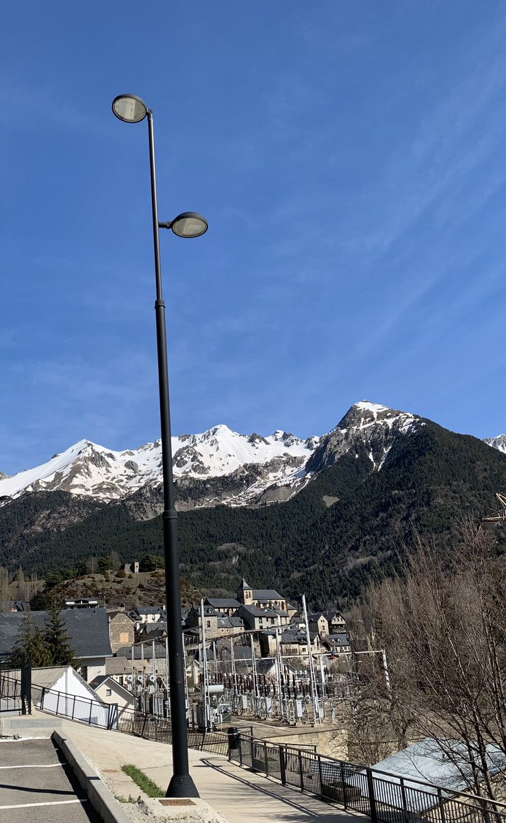 electroblancas's tweet photo. Otro dia de película en el paraíso, os lo acércamos para los q todavía no podéis venir a vernos, pero q sepáis q os esperamos impacientes, feliz miércoles a tod@s desde el único y majestuoso Valle de Tena
😍⛰🌞😎

#pazinterior #modoout #timemountain #chispilovers

@eltiempo_atv https://t.co/nwSoBQwLoq